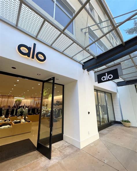 what stores sell alo yoga